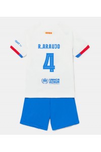 Fotbalové Dres Barcelona Ronald Araujo #4 Dětské Venkovní Oblečení 2023-24 Krátký Rukáv (+ trenýrky)